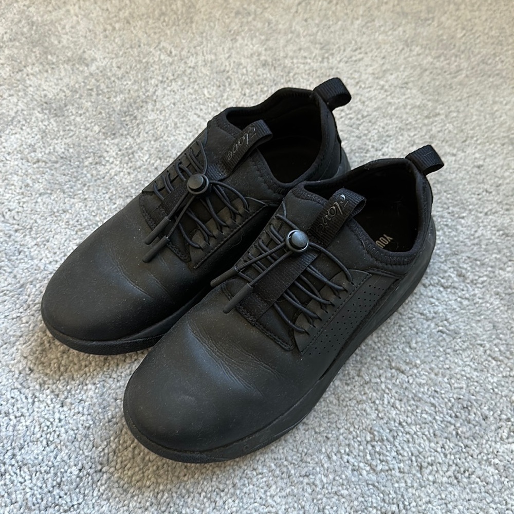 Clove nursing shoes